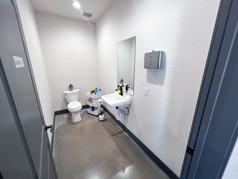 More Photos Of 2401 E County Road 155, Midland Service For Sale