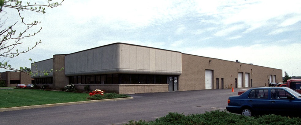 More Photos Of 950-960 S 2nd St, Ronkonkoma Warehouse For Lease