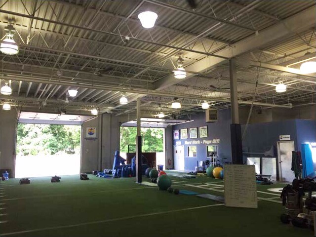 More Photos Of 260 W Crescent Ave, Allendale Warehouse For Lease