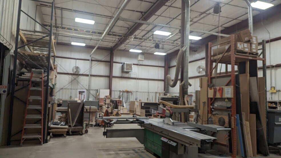 More Photos Of 525 W Rolling Meadows Dr, Fond Du Lac Warehouse For Lease