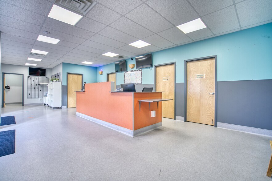 More Photos Of 1651 Skyway Dr, Longmont Warehouse For Sale