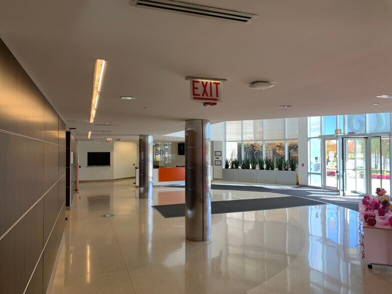 More Photos Of 75 N Fairway Dr, Vernon Hills Office For Sale