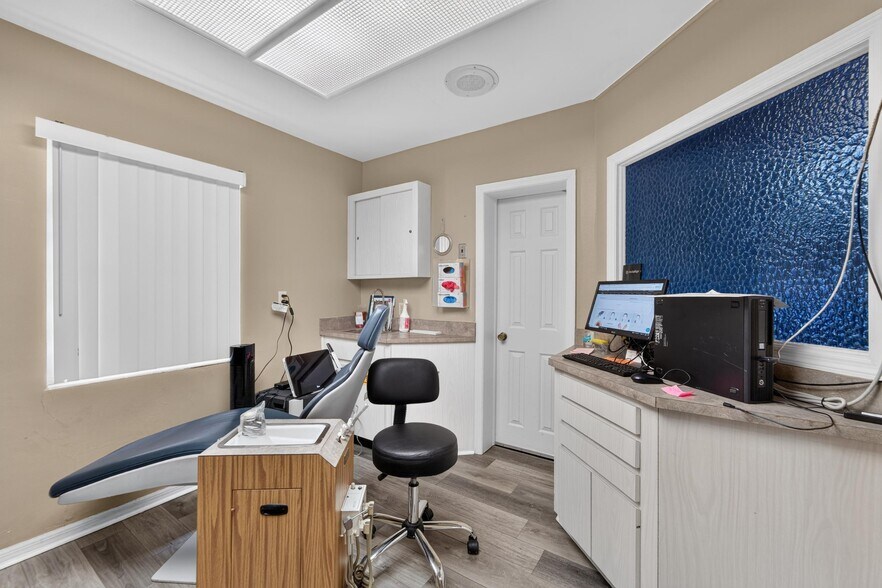 More Photos Of 1205 W Baker St, Plant City Medical For Sale