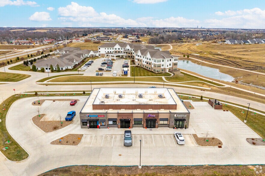 More Photos Of Highway 28 & Turnberry Road, Norwalk Storefront Retail Office For Lease