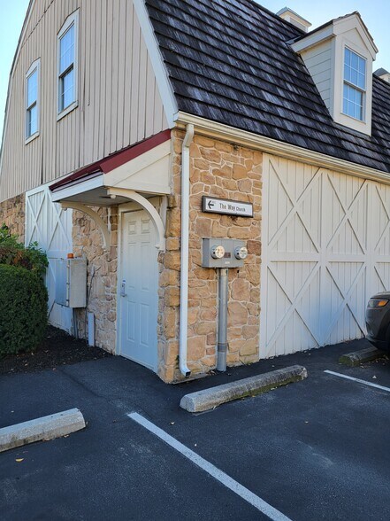 More Photos Of 342 E Main St, Leola Office For Lease