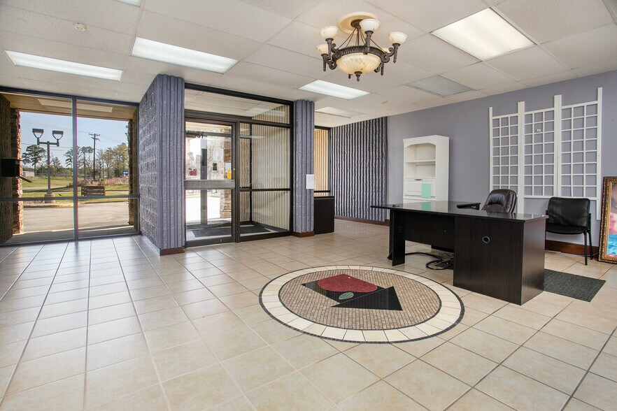 More Photos Of 9846 State Highway 31 E, Tyler Medical For Sale