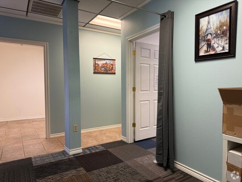 More Photos Of 116 S US Highway 281, Marble Falls Office For Lease