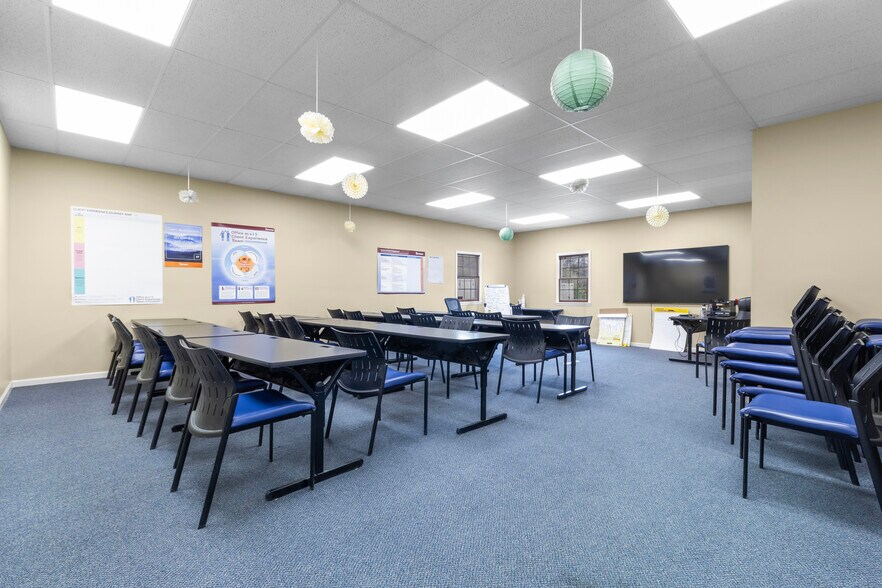 More Photos Of 351 Transfer Dr, Indianapolis Research And Development For Sale