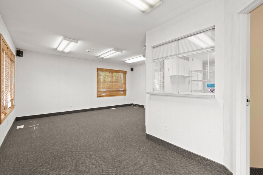 More Photos Of 2640 Ridgeway Ave, Rochester Medical For Lease