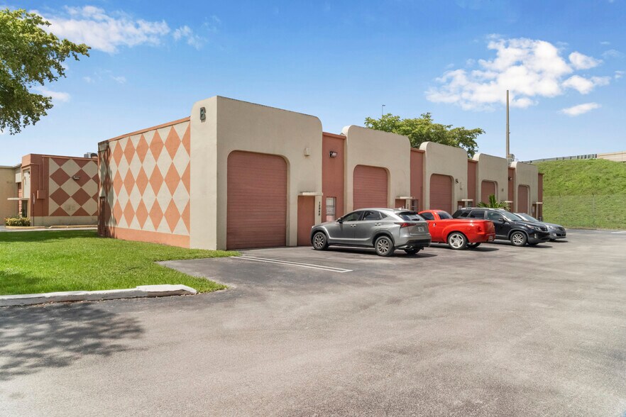 More Photos Of 12027-12068 SW 117th Ct, Miami Warehouse For Lease