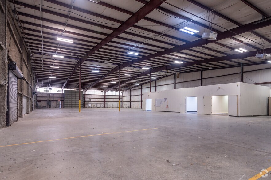 More Photos Of 6501 Goforth St, Houston Warehouse For Lease