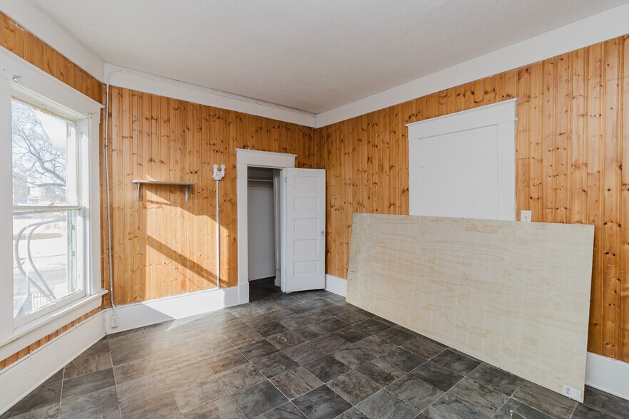 More Photos Of 638 N Broadway Ave, Wichita Multifamily For Sale
