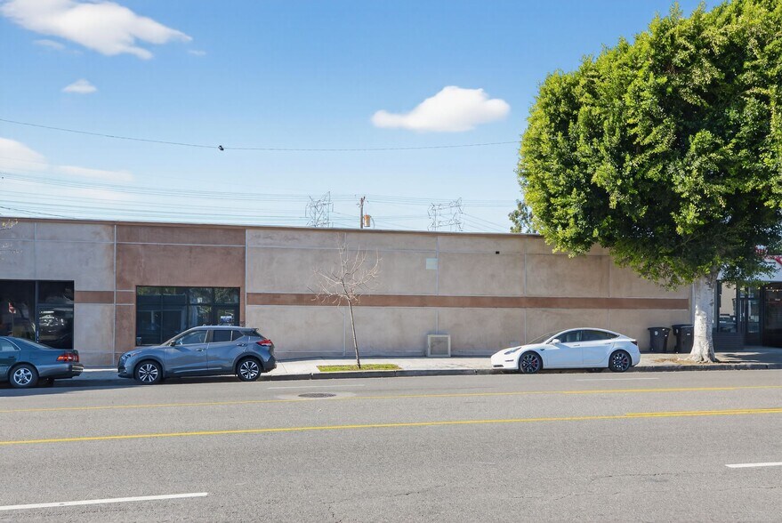 More Photos Of 923 N Hollywood Way, Burbank General Retail For Sale