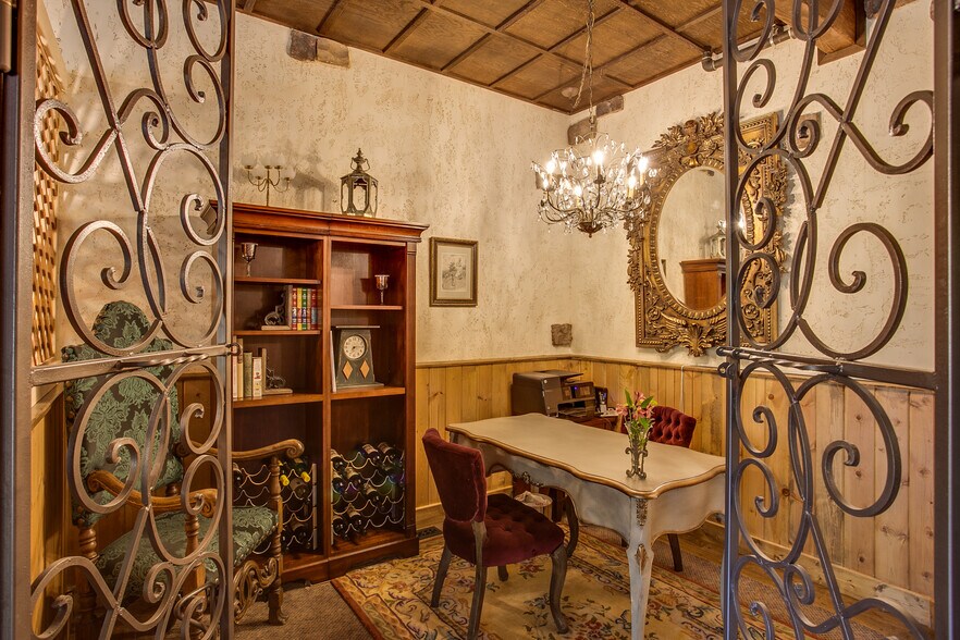 More Photos Of 315 Commercial St, Leavenworth Hotel For Sale