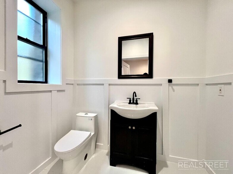 More Photos Of 1772 Nostrand Ave, Brooklyn Storefront Retail Office For Lease