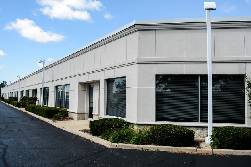 More Photos Of 26575 W Commerce Dr, Volo Light Distribution For Lease