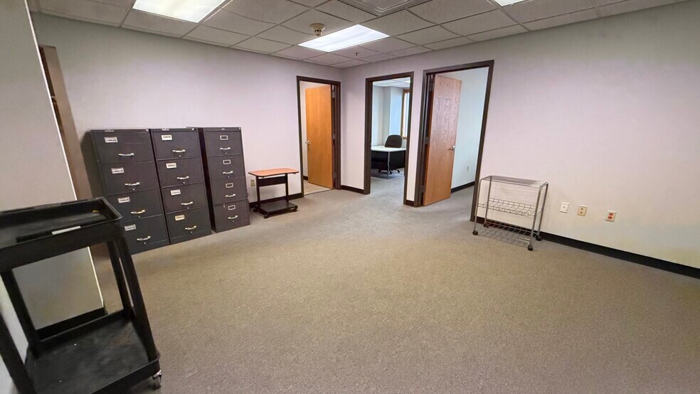 More Photos Of 2925 William Penn Hwy, Easton Office For Lease