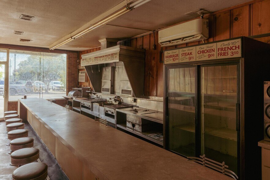 More Photos Of 400 N Main St, Hattiesburg General Retail For Sale