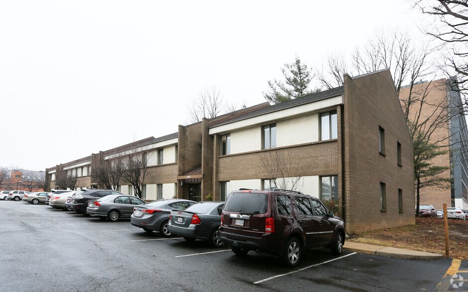 More Photos Of 8306-8310 Old Courthouse Rd, Vienna Medical For Lease