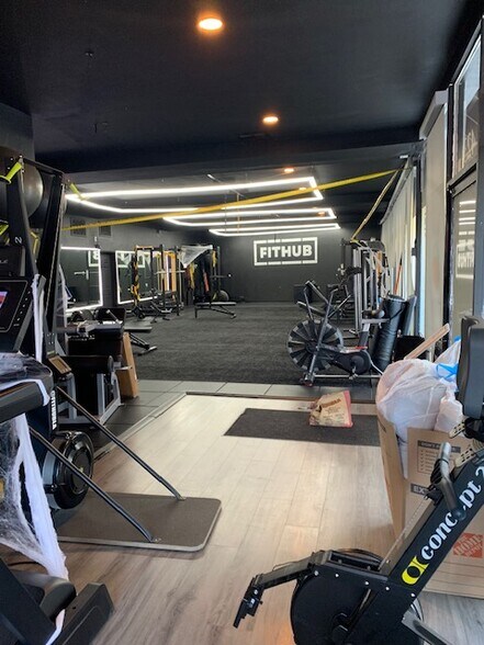 More Photos Of 421-425 S Fairfax Ave, Los Angeles Medical For Lease