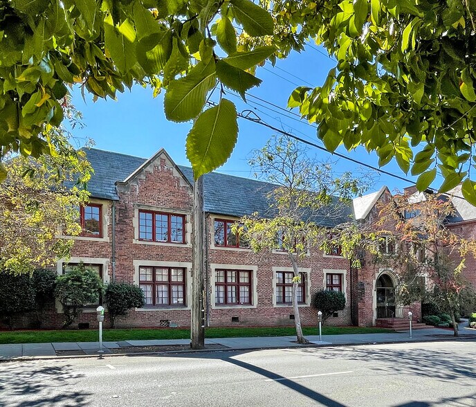 More Photos Of 2616 Dwight Way, Berkeley Schools For Lease