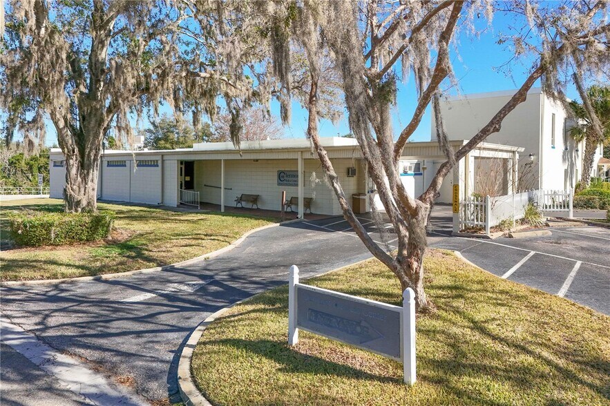 Primary Photo Of 1135 Lake Ave, Clermont Medical For Sale