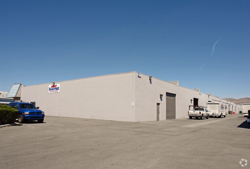 More Photos Of 27 E Freeport Blvd, Sparks Warehouse For Lease