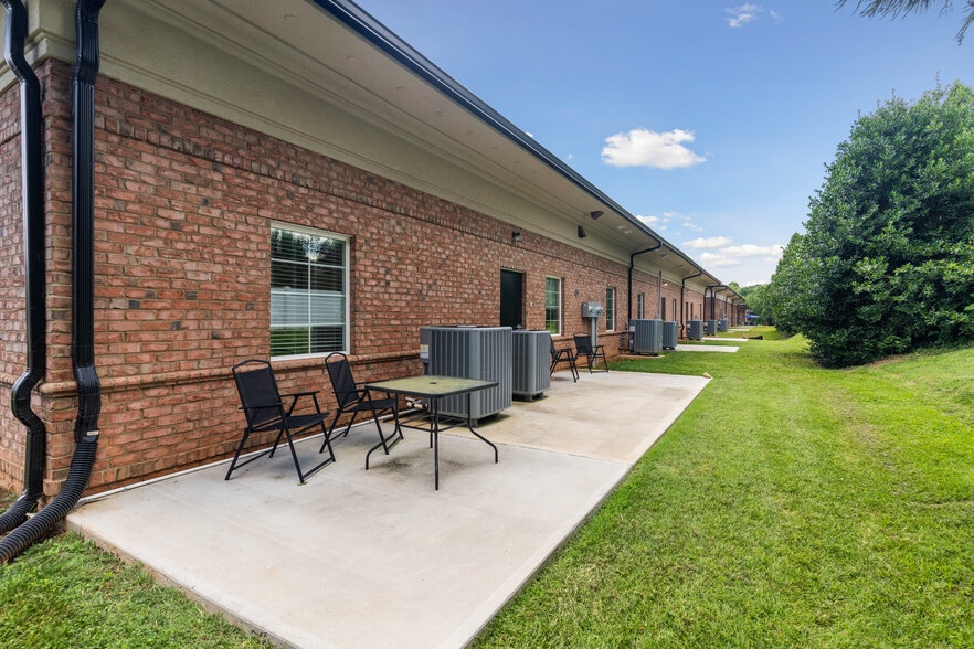 More Photos Of 1415 Crossings Center Dr, Forest Unknown For Lease