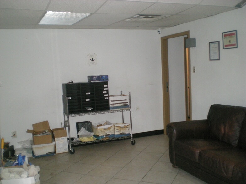 More Photos Of 12821 Capital St, Oak Park Warehouse For Sale