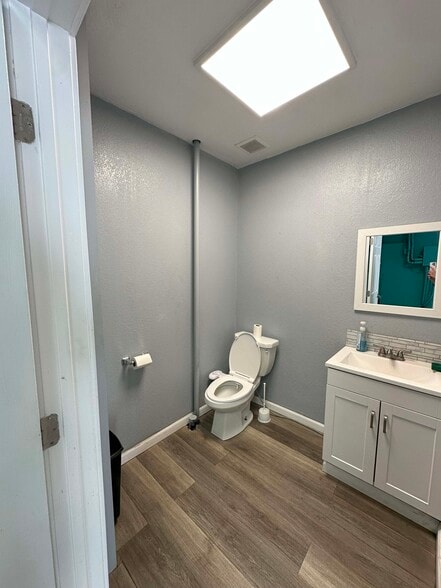 More Photos Of 1054 El Camino Ave, Sacramento Freestanding For Sale