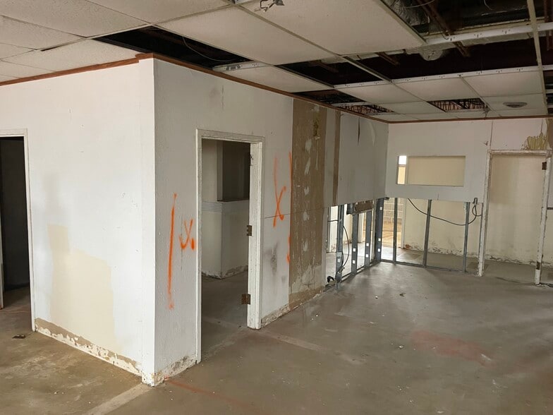 More Photos Of 2981 Church St, East Point Medical For Sale