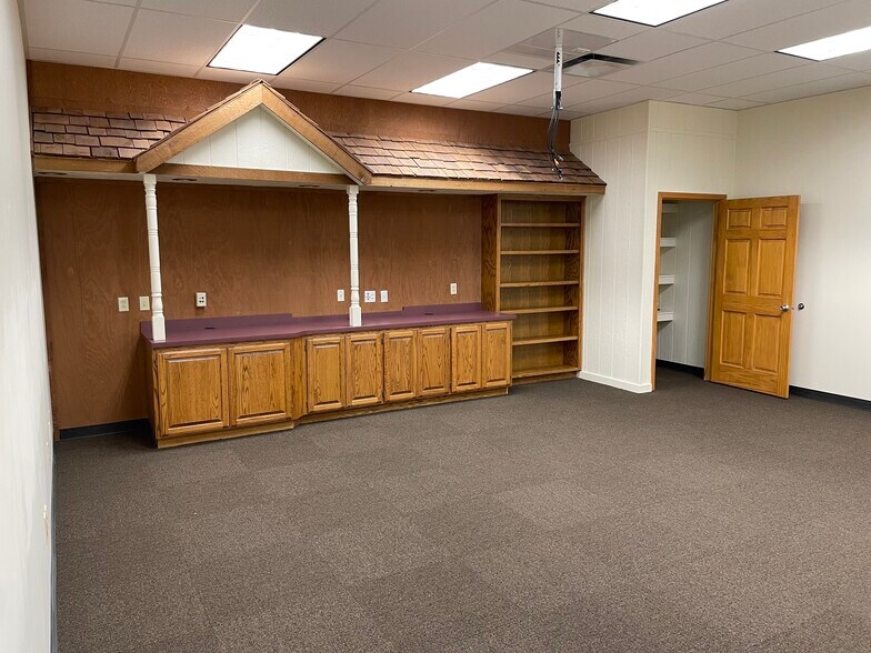 More Photos Of 12819 Country Pl, Saint Joseph Office For Sale