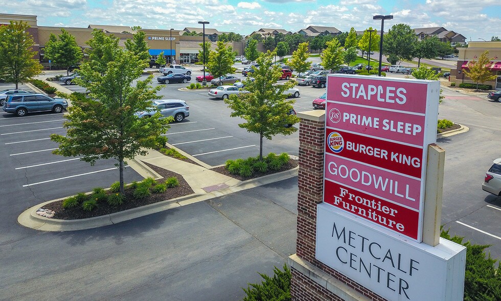 More Photos Of 7131-7241 W 135th St, Overland Park Freestanding For Lease