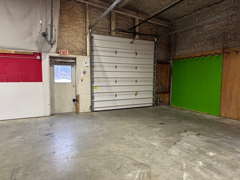 More Photos Of 11887 Kenai Spur Hwy, Kenai Freestanding For Lease