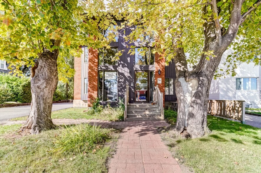 Primary Photo Of 14-16 Rue Jeanne-d'Arc, Gatineau Office For Lease