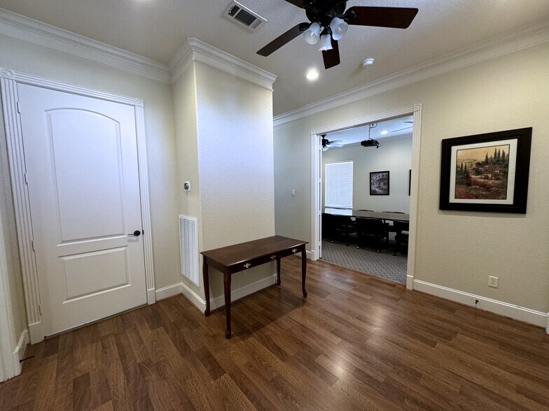 More Photos Of 11601 Spring-cypress Rd, Tomball Unknown For Lease