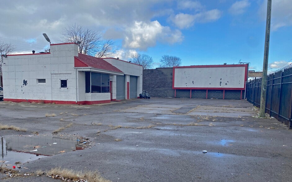 More Photos Of 7411 E 7 Mile Rd, Detroit Auto Dealership For Sale