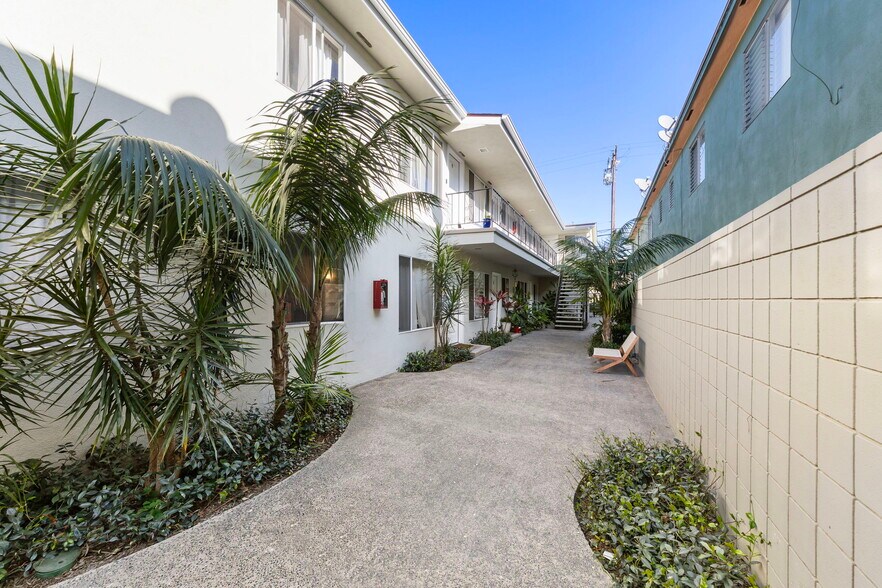 More Photos Of 3020 E 3rd St, Long Beach Apartments For Sale