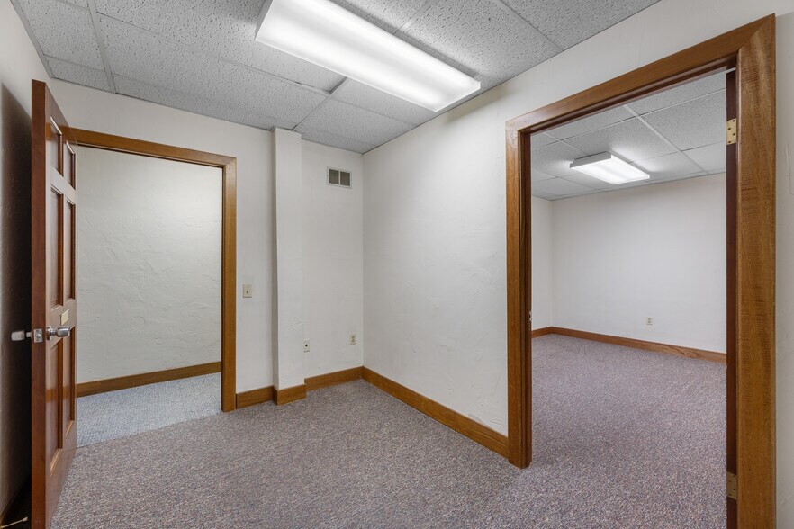 More Photos Of 84 Park Ave, Flemington Office For Lease
