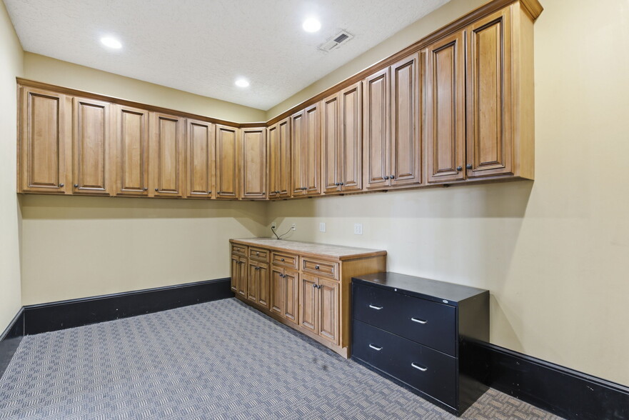 More Photos Of 1531 E Bradford Pky, Springfield Medical For Lease