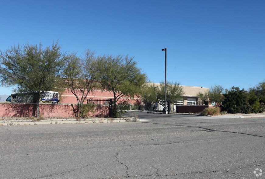 More Photos Of 3761 E Tennessee St, Tucson Warehouse For Lease