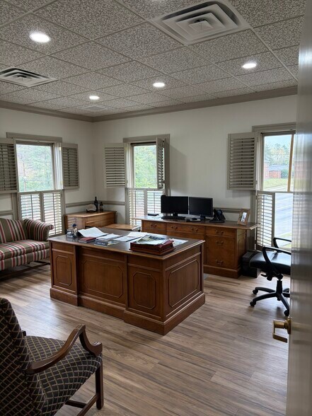 More Photos Of 823 Chickamauga Ave, Rossville Office For Lease