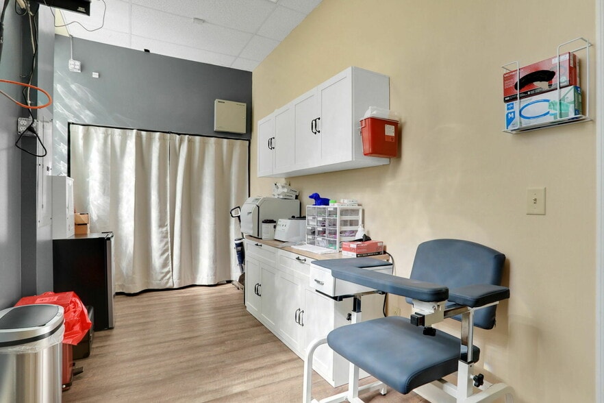 More Photos Of 12428 San Jose Blvd, Jacksonville Office For Sale