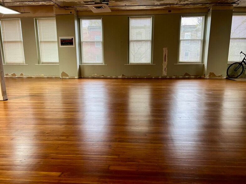 More Photos Of 1138-1140 W Hollins St, Baltimore Storefront Retail Office For Lease