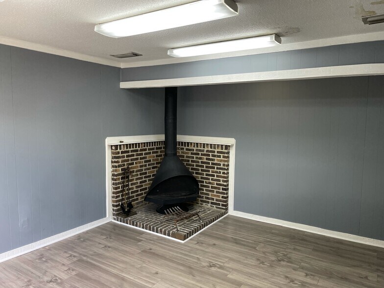 More Photos Of 601 St Patrick Cir, Birmingham Office Residential For Lease