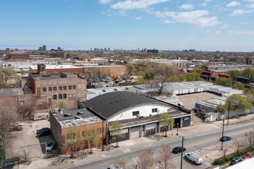 More Photos Of 3903-3927 S Halsted St, Chicago Service For Lease
