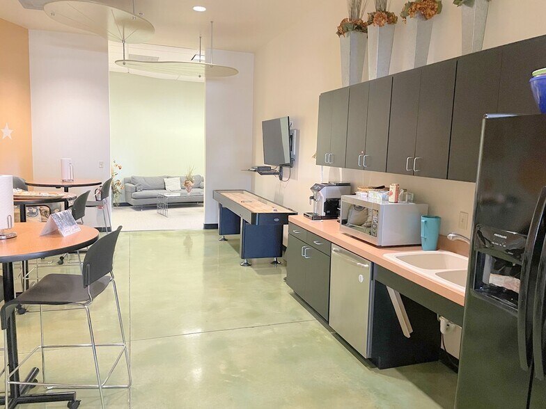 More Photos Of 6221 Southwest Blvd, Fort Worth Office For Sale