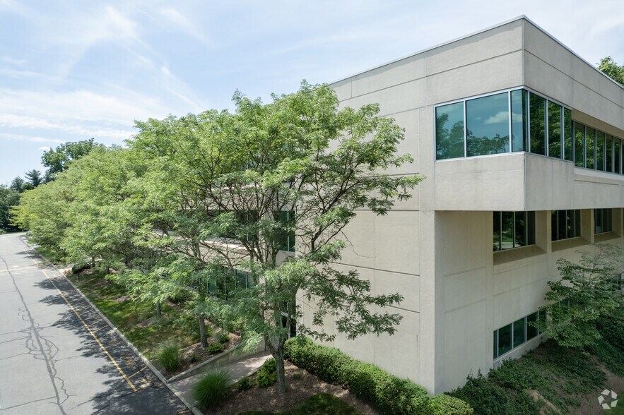 More Photos Of 155 Chestnut Ridge Rd, Montvale Office For Lease