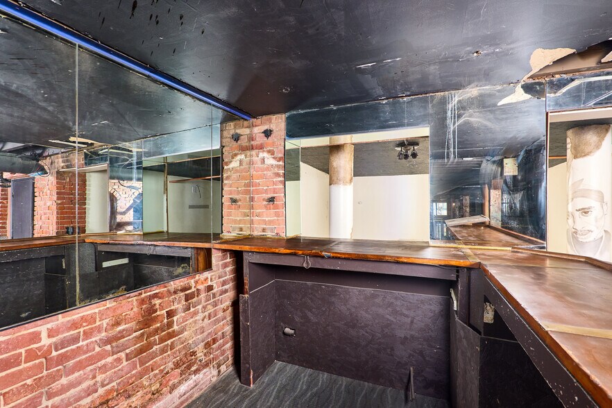 More Photos Of 910 2nd St, Sacramento Bar For Sale