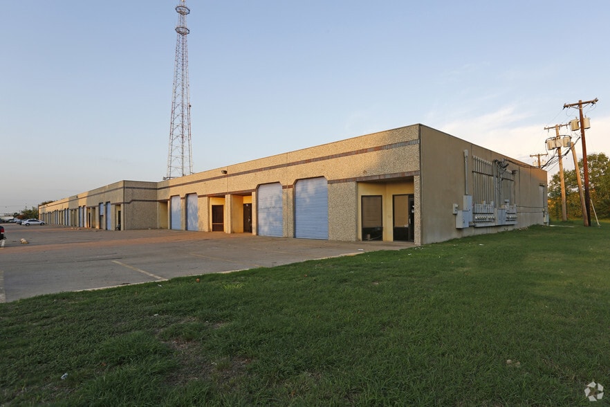 More Photos Of 3637 Marquis Dr, Garland Distribution For Lease